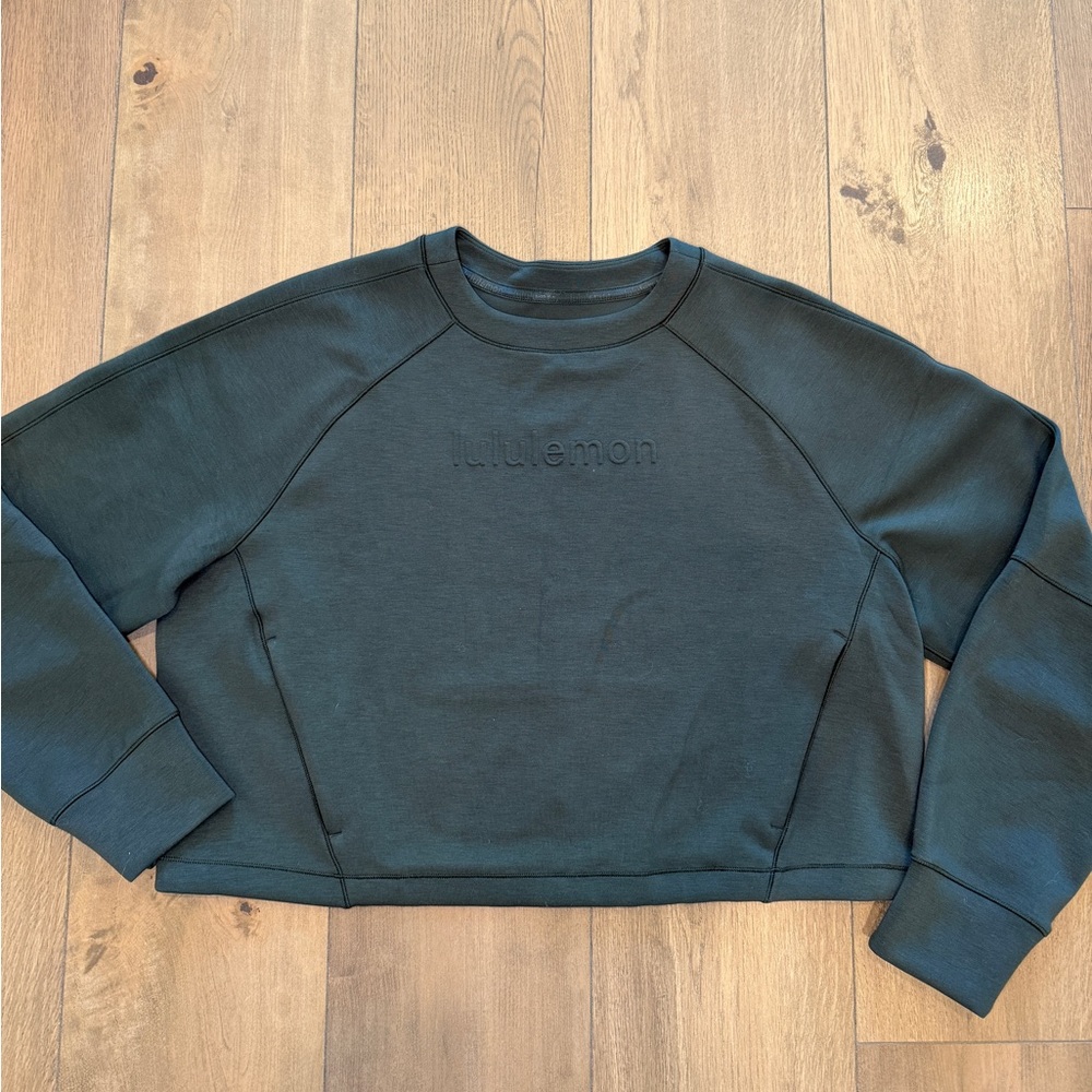 Smooth Spacer Cropped Pullover in Rainforest Green. Size 10